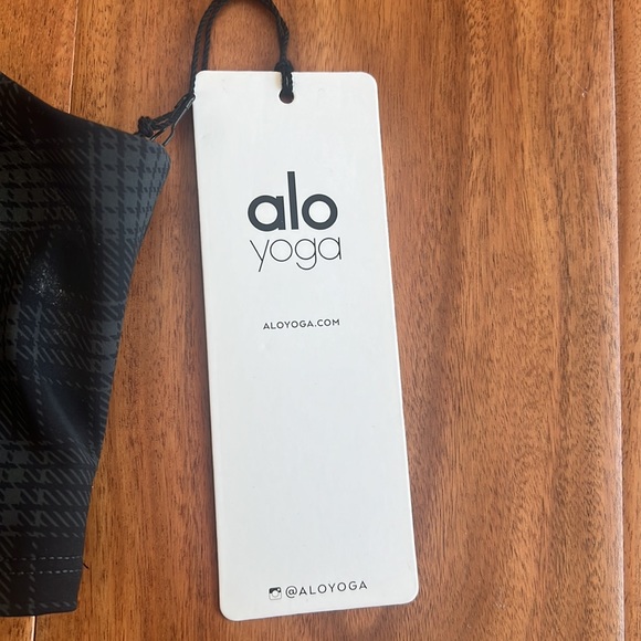 alo yoga Sports Bra MULTIPLE SIZES - Picture 4 of 5